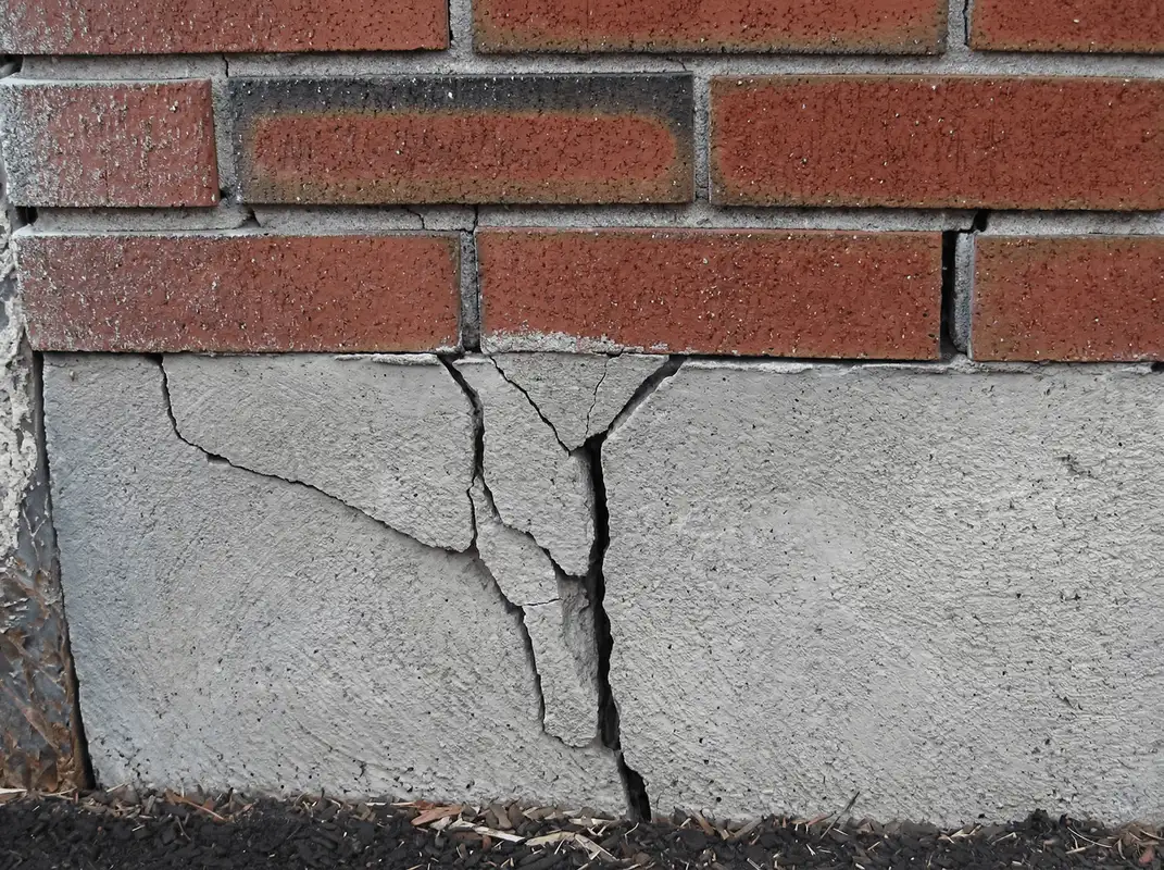 Concrete foundation with serious structural damage in Tempe, AZ